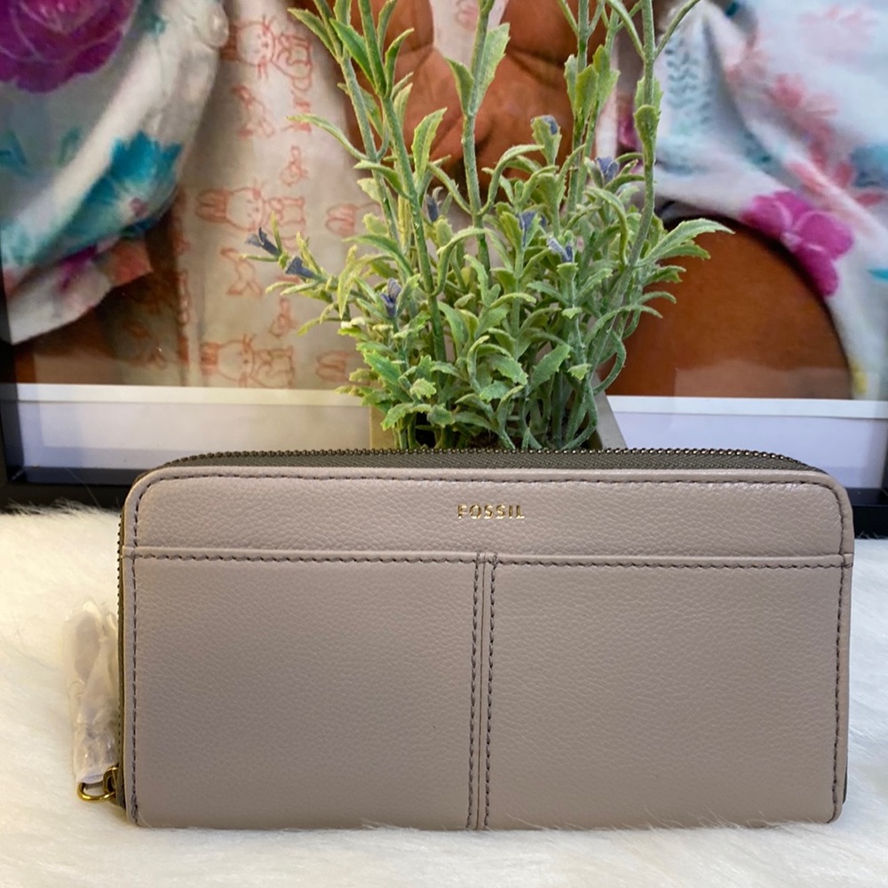 Authentic Fossil Zip Clutch